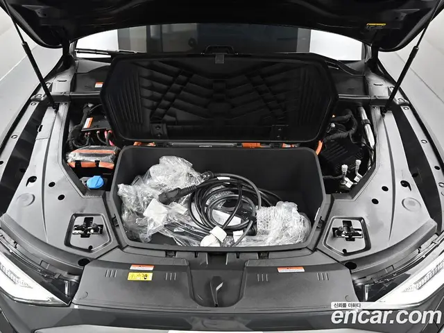 Audi Q8 e-tron 2024 1.0 АКПП, миниатюра 6