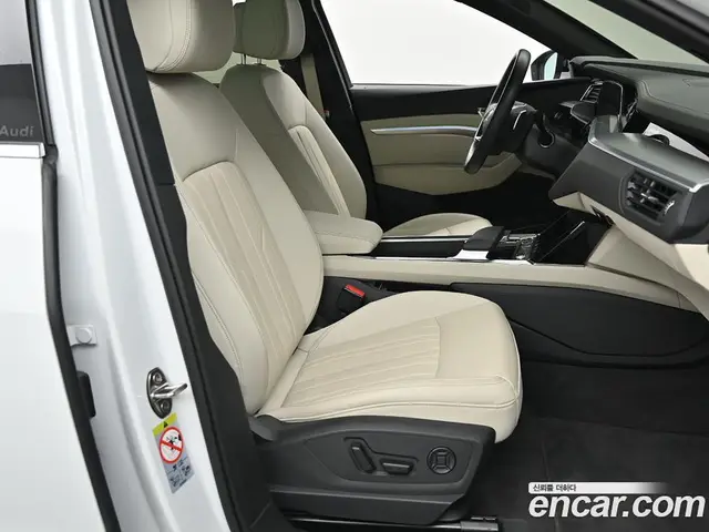Audi Q8 e-tron 2024 1.0 АКПП, миниатюра 10