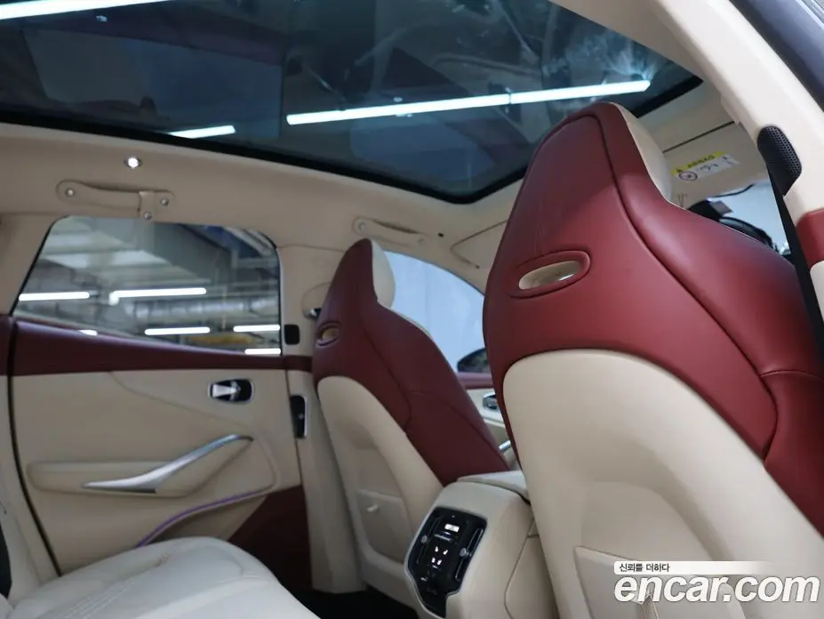Aston Martin DBX 2021 4.0 АКПП, фото 18