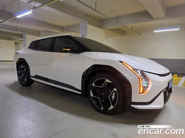 Kia EV4 2026 АКПП, миниатюра 3 Kia EV4 2026 АКПП, миниатюра 3