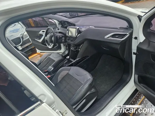 Peugeot 2008 2015 1.6 АКПП, миниатюра 9