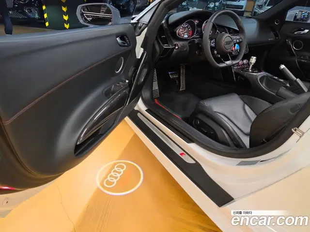 Audi R8 2014 5.2 АКПП, миниатюра 6
