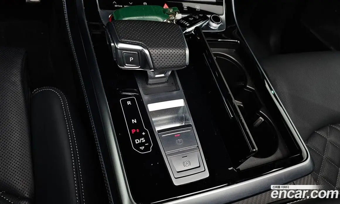 Audi SQ7 2025 4.0 АКПП, фото 12