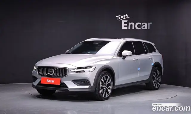 Volvo V60, 2023, 39 223 км