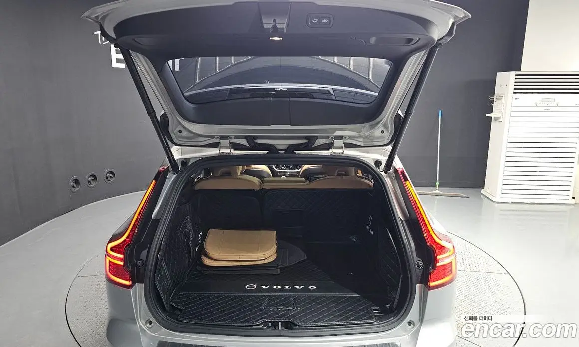 Volvo V60 2023 2.0 АКПП, фото 20