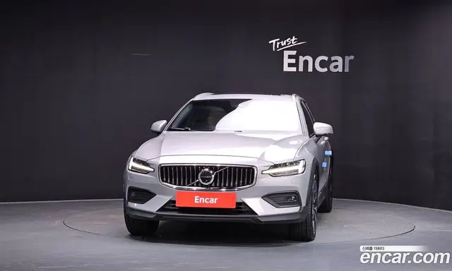 Volvo V60 2023 2.0 АКПП, миниатюра 3