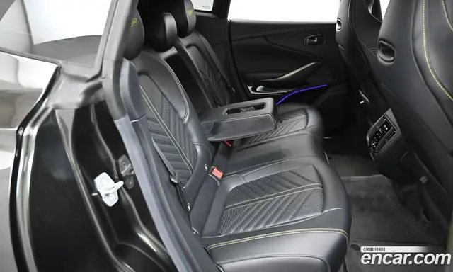 Aston Martin DBX 2023 4.0 АКПП, миниатюра 12