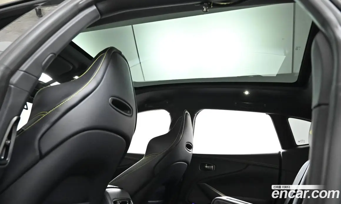 Aston Martin DBX 2023 4.0 АКПП, фото 19