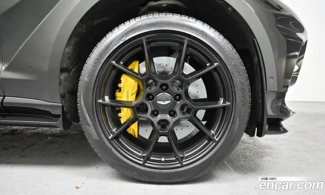 Aston Martin DBX 2023 4.0 АКПП, миниатюра 5