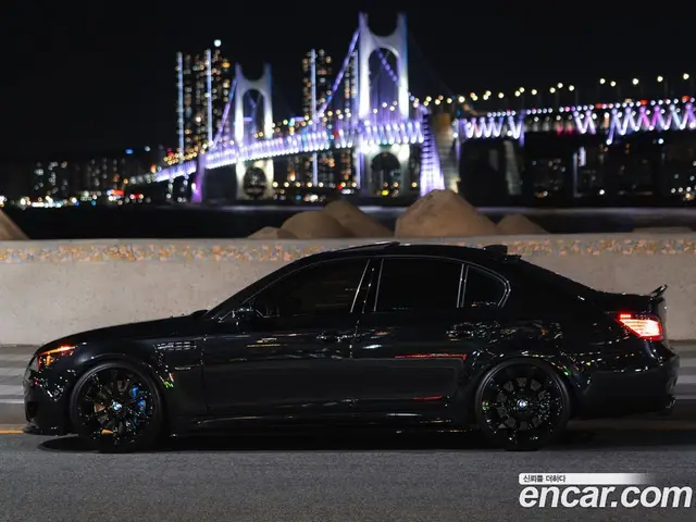BMW M5 2006 5.0 АКПП, миниатюра 3