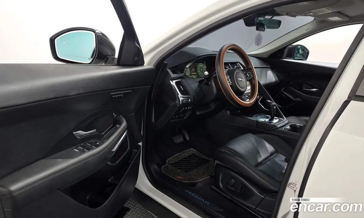 Jaguar E-Pace 2019 2.0 АКПП, фото 13