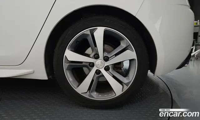 Peugeot 308 2018 1.6 АКПП, миниатюра 7 Peugeot 308 2018 1.6 АКПП, миниатюра 7