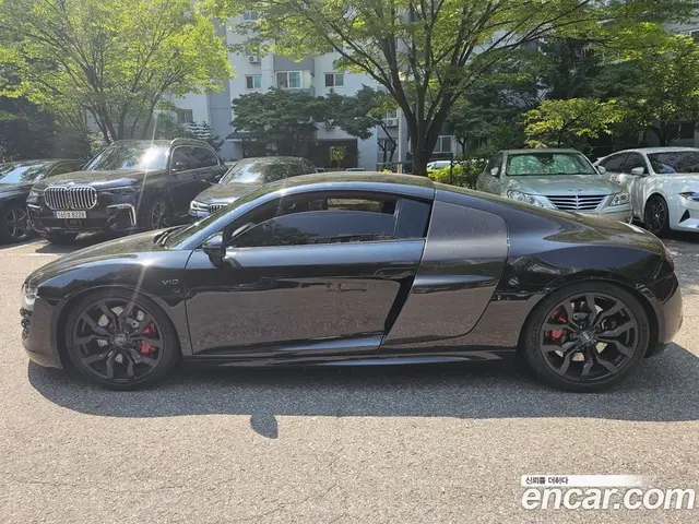 Audi R8 2011 5.2 АКПП, миниатюра 2