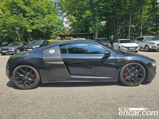Audi R8 2011 5.2 АКПП, миниатюра 3