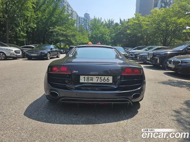 Audi R8 2011 5.2 АКПП, миниатюра 4