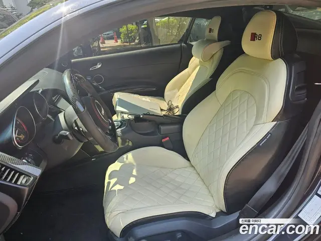Audi R8 2011 5.2 АКПП, миниатюра 8