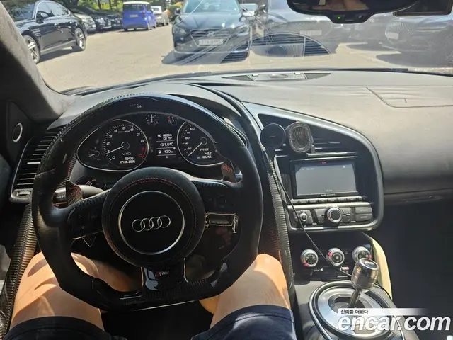 Audi R8 2011 5.2 АКПП, миниатюра 10