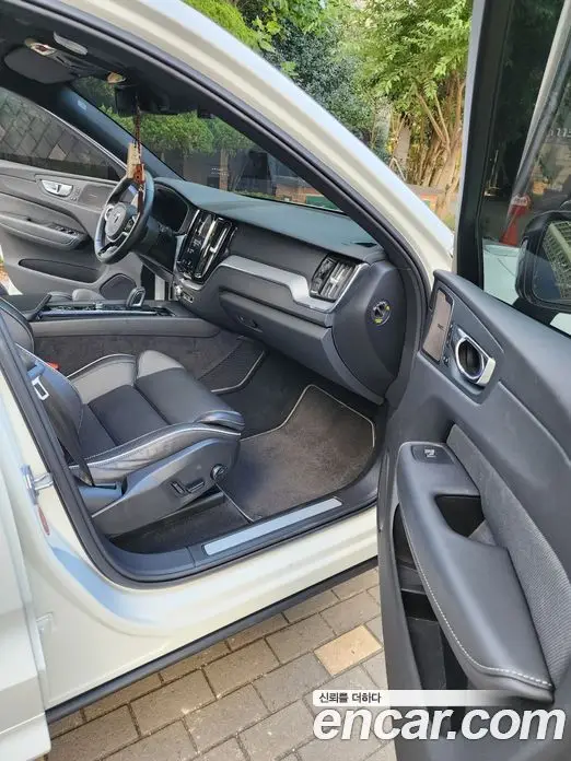 Volvo XC60 2021 2.0 АКПП, фото 14