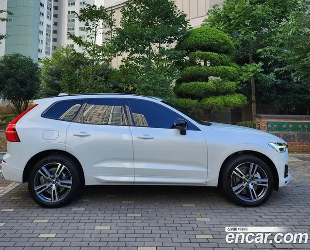 Volvo XC60 2021 2.0 АКПП, миниатюра 3