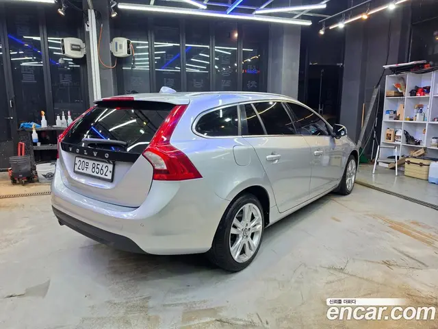 Volvo V60 2012 2.0 АКПП, миниатюра 4