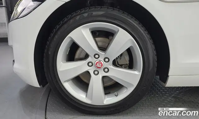 Jaguar XF 2018 2.0 АКПП, миниатюра 5 Jaguar XF 2018 2.0 АКПП, миниатюра 5