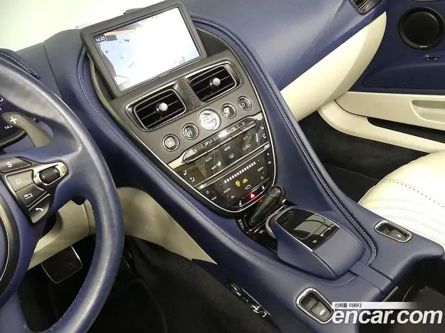Aston Martin DB11 2022 4.0 АКПП, миниатюра 12
