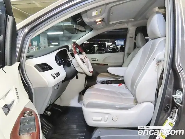 Toyota Sienna 2012 3.5 АКПП, миниатюра 6