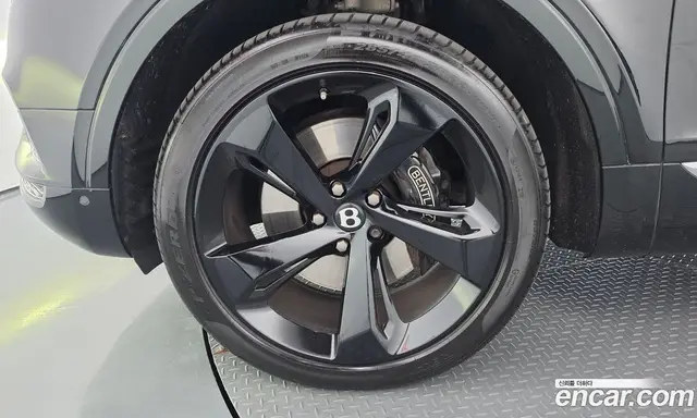 Bentley Bentayga 2018 6.0 АКПП, миниатюра 5 Bentley Bentayga 2018 6.0 АКПП, миниатюра 5