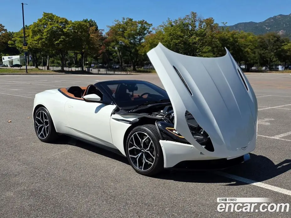 Aston Martin DB11 2019 4.0 АКПП, фото 12