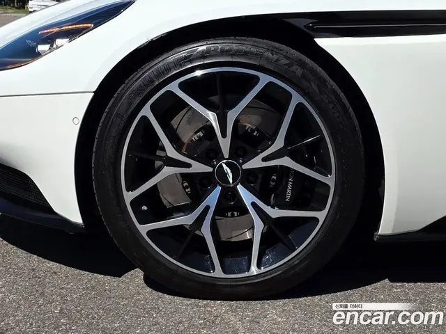 Aston Martin DB11 2019 4.0 АКПП, миниатюра 5