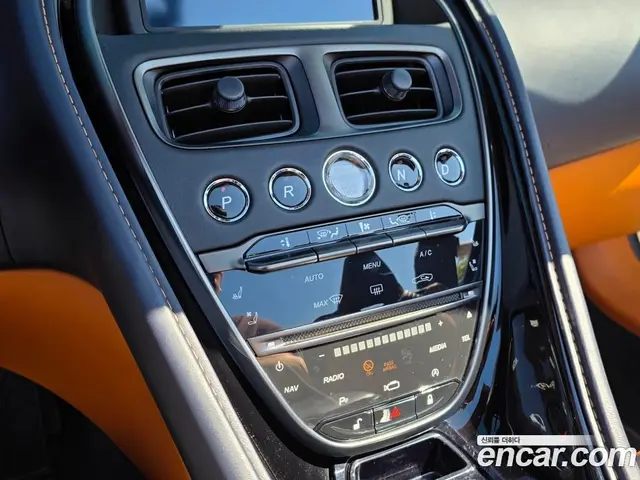 Aston Martin DB11 2019 4.0 АКПП, миниатюра 9