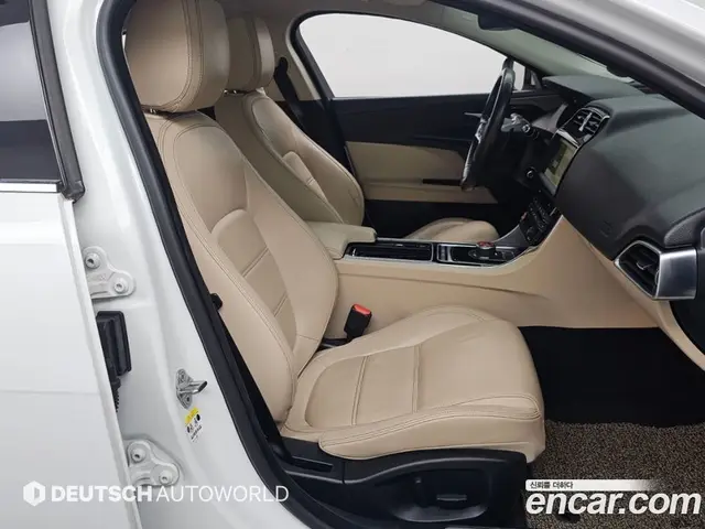 Jaguar XE 2018 2.0 АКПП, миниатюра 10
