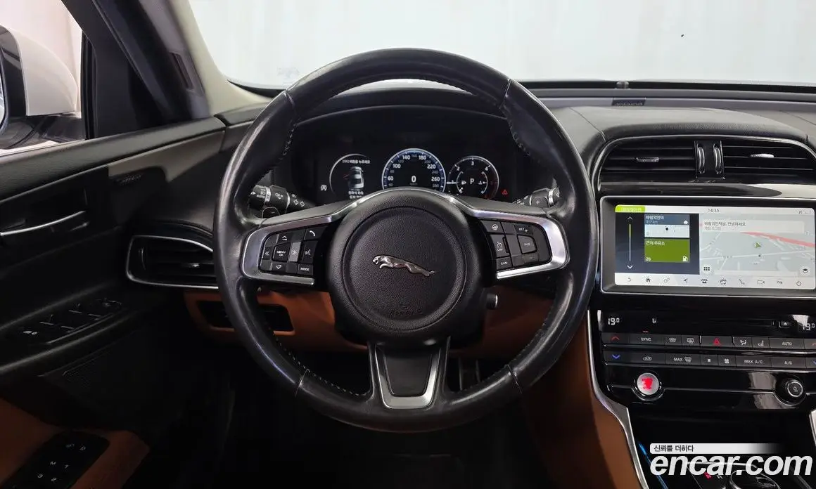 Jaguar XE 2019 2.0 АКПП, фото 13