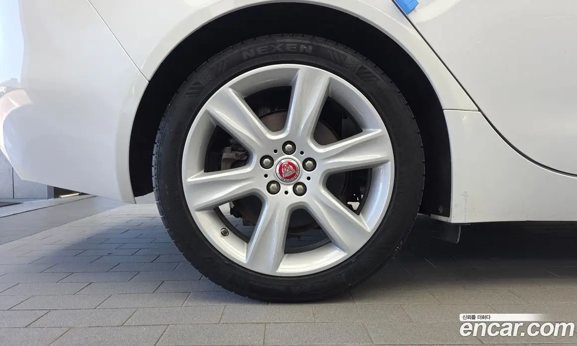 Jaguar XE 2019 2.0 АКПП, фото 5