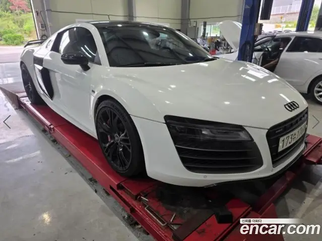 Audi R8 2013 5.2 АКПП, миниатюра 3