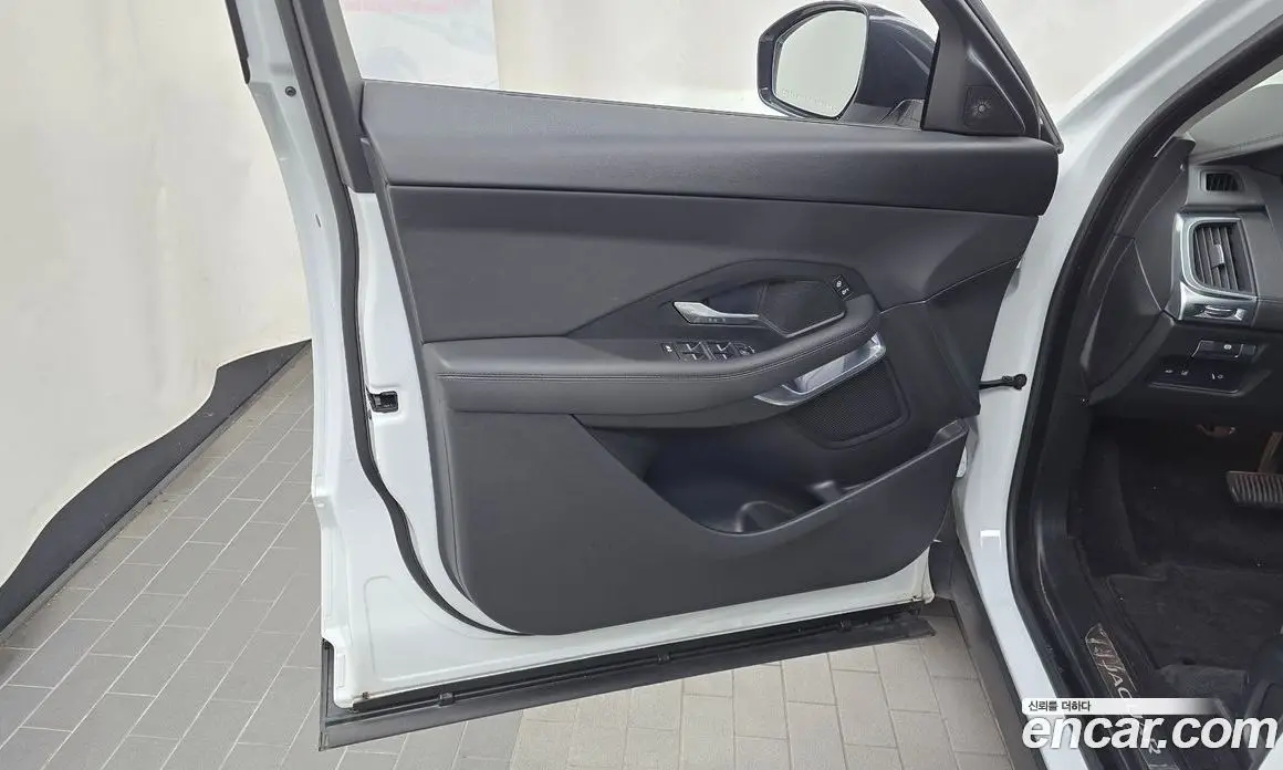Jaguar E-Pace 2018 2.0 АКПП, фото 14
