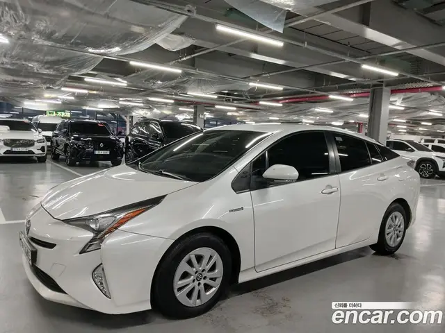 Toyota Prius, 2017, 227 333 км Toyota Prius, 2017, 227 333 км