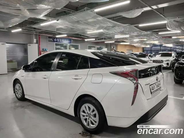 Toyota Prius 2017 1.8 АКПП, миниатюра 3