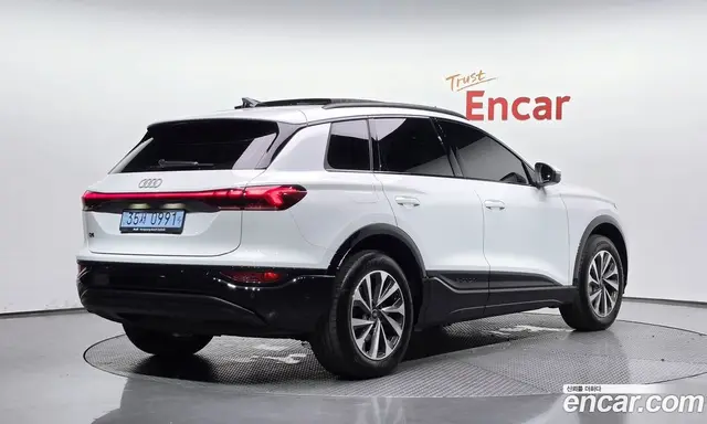 Audi Q6 e-tron, 2025, 7 926 км