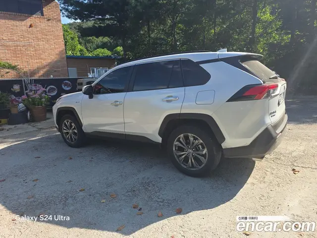 Toyota RAV4, 2025, 21 000 км Toyota RAV4, 2025, 21 000 км
