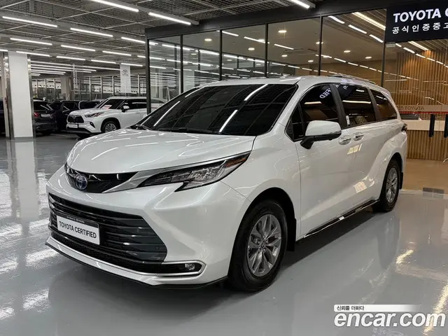 Toyota Sienna, 2025, 3 695 км