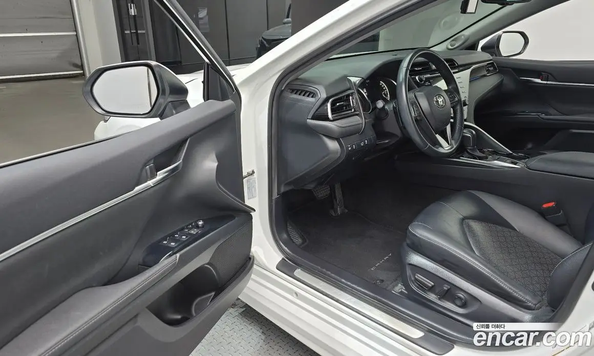 Toyota Camry 2020 2.5 АКПП, фото 13