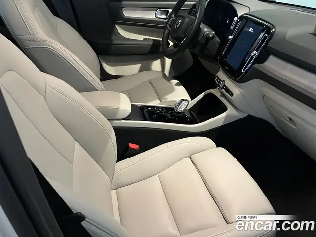Volvo XC40 2025 2.0 АКПП, миниатюра 3