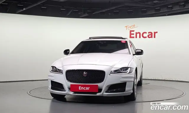 Jaguar XF 2019 2.0 АКПП, миниатюра 3 Jaguar XF 2019 2.0 АКПП, миниатюра 3