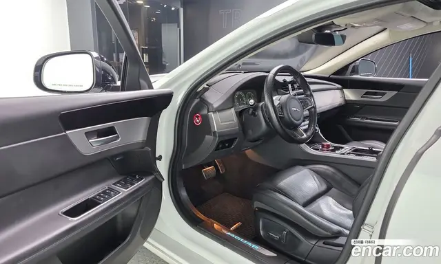 Jaguar XF 2019 2.0 АКПП, миниатюра 10 Jaguar XF 2019 2.0 АКПП, миниатюра 10