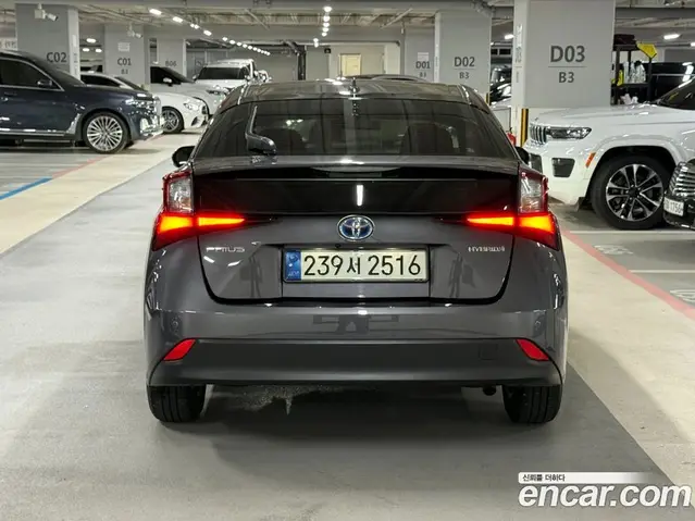 Toyota Prius 2021 1.8 вариатор, миниатюра 2