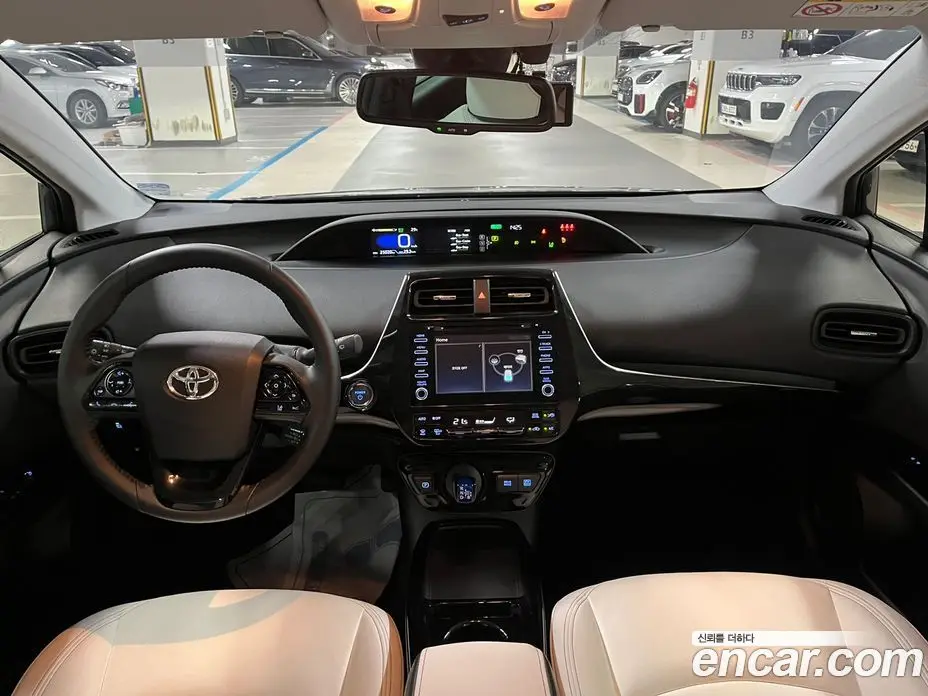 Toyota Prius 2021 1.8 вариатор, фото 11