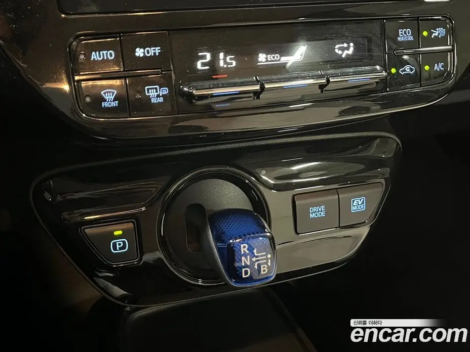 Toyota Prius 2021 1.8 вариатор, фото 14