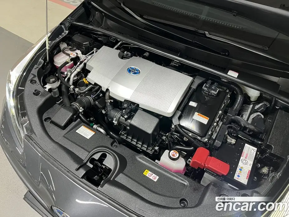 Toyota Prius 2021 1.8 вариатор, фото 18