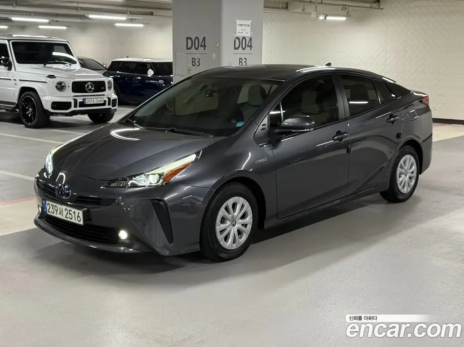 Toyota Prius 2021 1.8 вариатор, фото 3